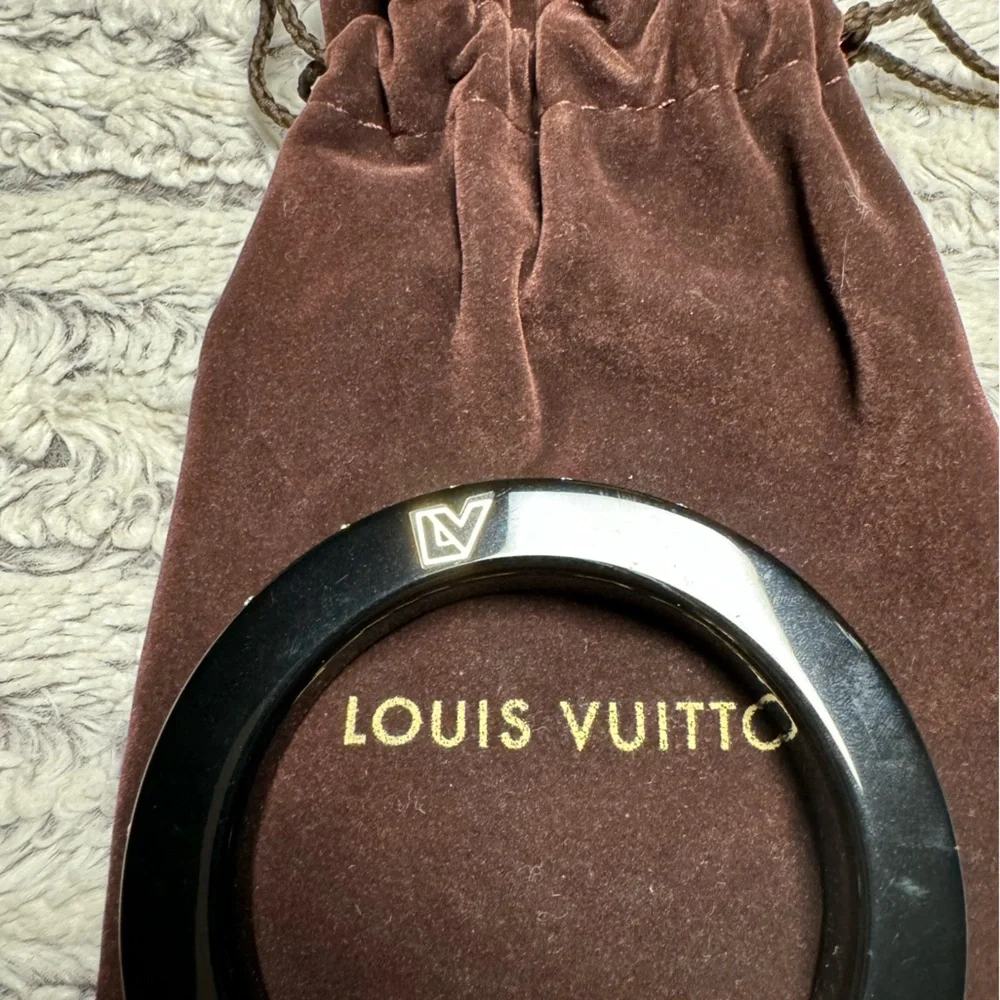 Louis Vuitton bangle!!! 🤩 - Picture 3 of 6